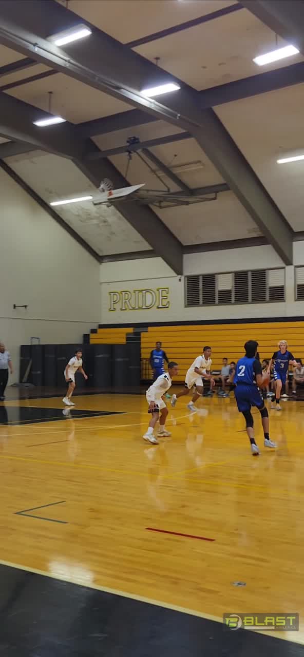 Brayden with the kickout pass to Chase for the 3