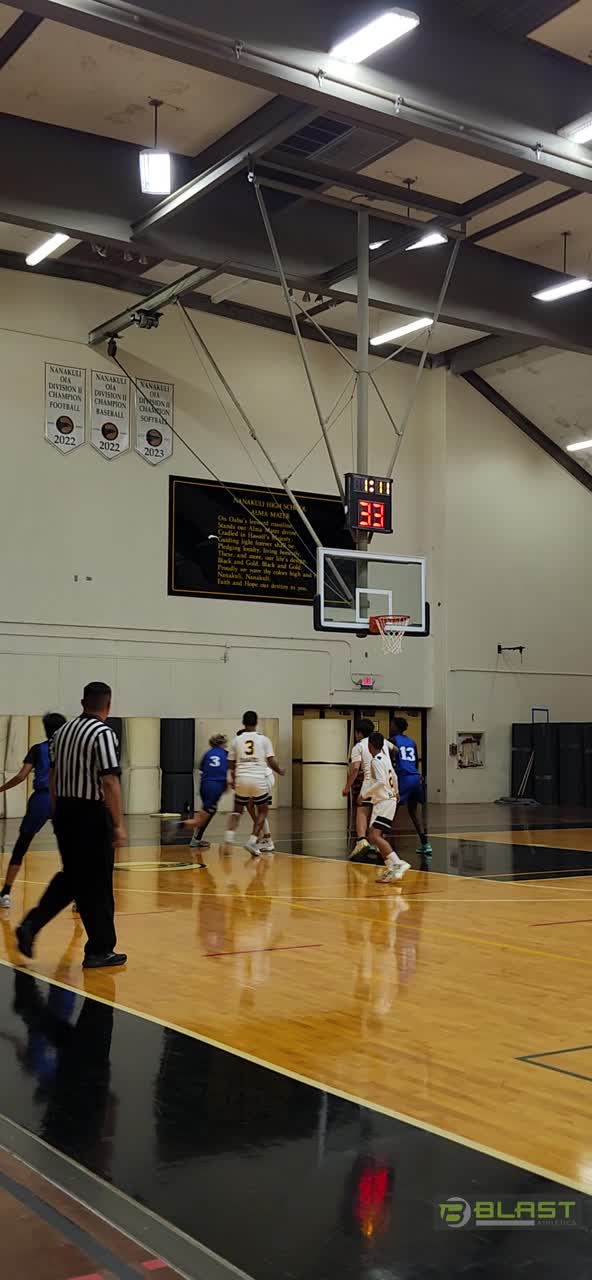 Chase with the nice reverse layup