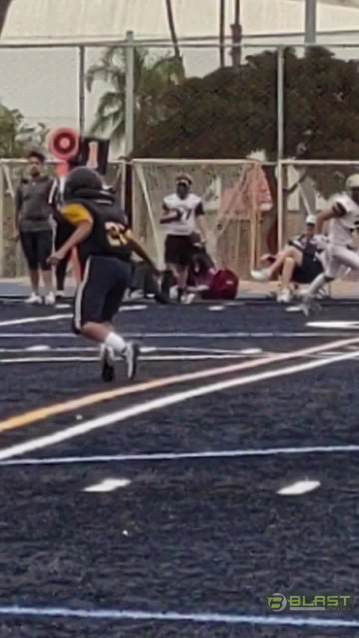 Going low in on the tackle linebacker #21 freshman 2021