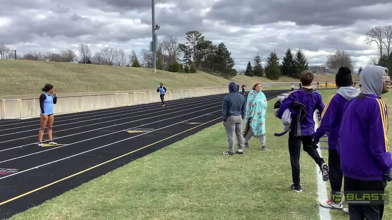 Lexi Rectenwal and Jordan Brown-4x200