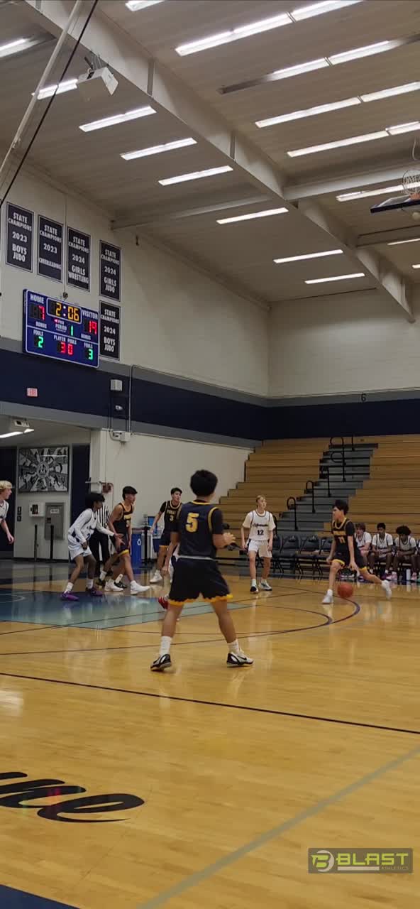 Wryzen with the kickout to Seth for the 3