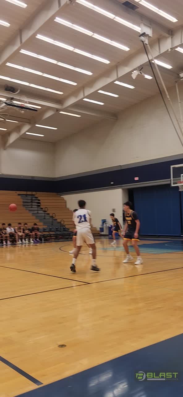 Dylan with the pass and screen for Seth to set up for a 3