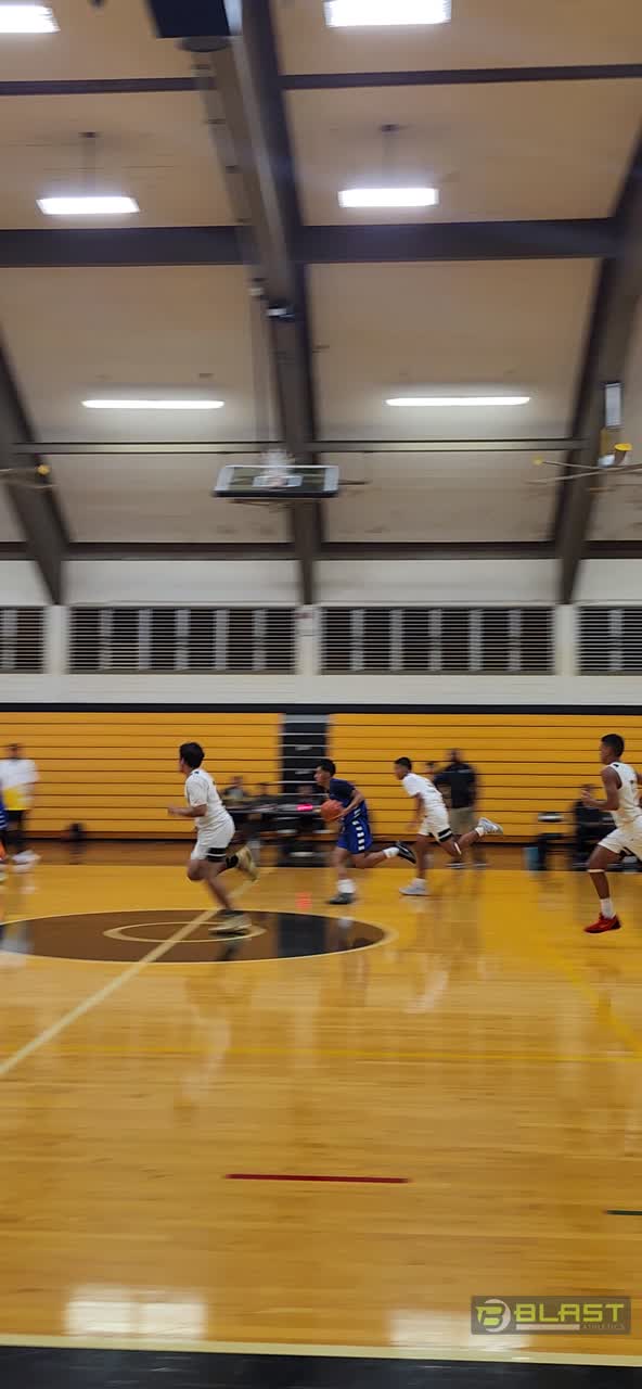 Seth finds Sloan in the corner for the three